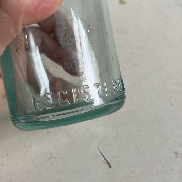 VINTAGE CLICQUOT CLUB TRADE MARK SODA BOTTLE Aqua Embossed Blue Green Glass - Picture 4 of 13